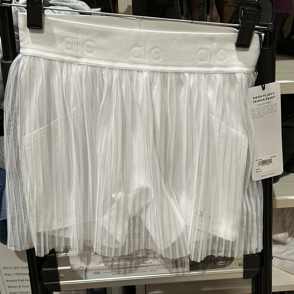 Brand new with tags Alo Yoga mesh flirty tennis skirt.